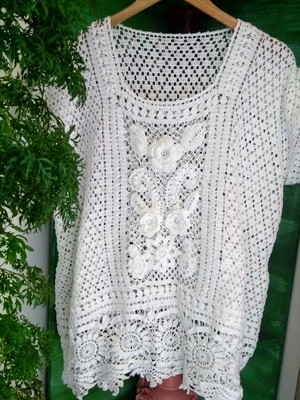 Blusa branca de crochê