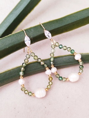 Folheado ouro pérola natural zircônia verde brinco argola go