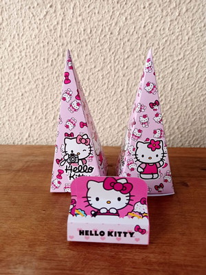 Kit lembrancinhas hello kit caixa cone e porta bis - 20 unid