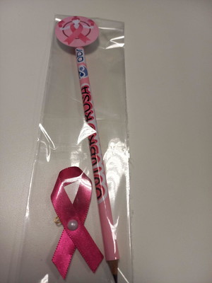 Lápis mais laço outubro rosa