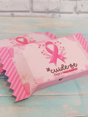 Caixinha com 1 kitkat- outubro rosa