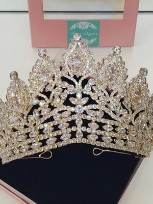Coroa de miss e noiva dourada sweet