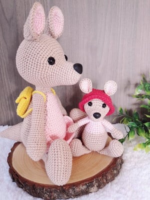 Canguru mamãe e bebê amigurumi