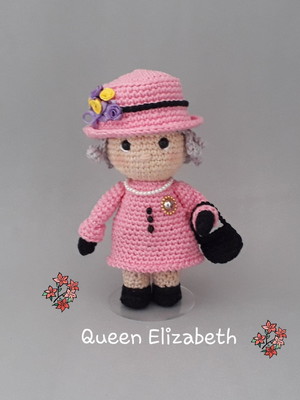 Rainha elizabeth amigurumi - rosa