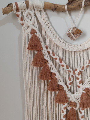Painel de macrame terra com cristal