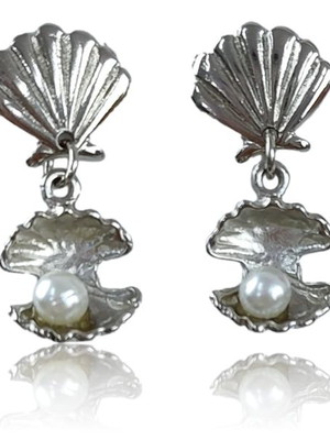 Brinco prateado de concha shell com pérola