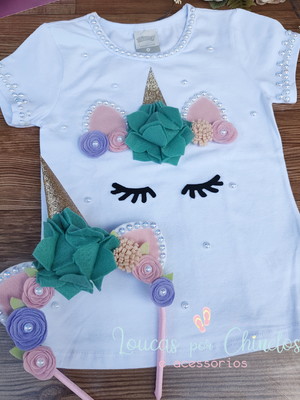 Camiseta unicórnio com tiara flores