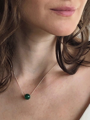 Gargantilha de pedra jade