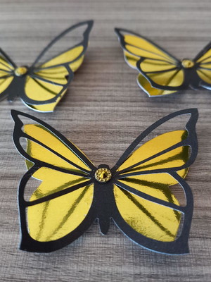 Aplique de borboleta duplo vazado metalizada