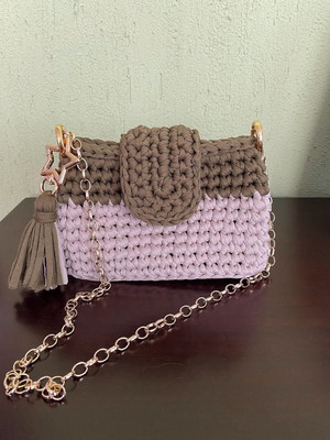 Bolsa de crochê bege e verde