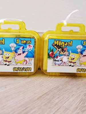 Mini maleta mais massinha com molde bob esponja