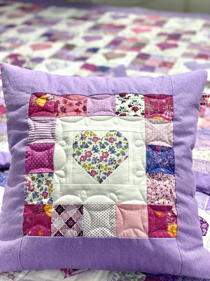 Colcha patch corações lilás