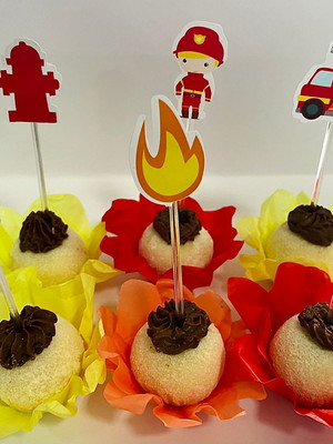 Forminhas bombeiros e toppers