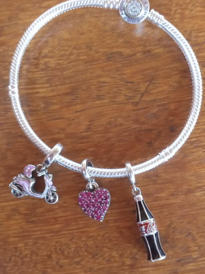 Pulseiras com berloques