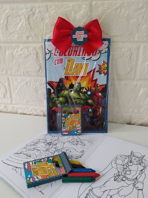 Lembrancinha kit de colorir vingadores