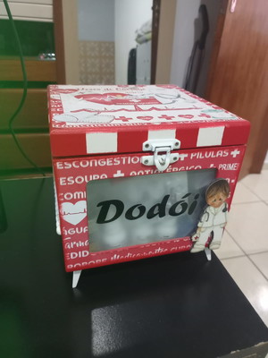 Caixa de remédios dodói - com pintura, decoupage e apliques
