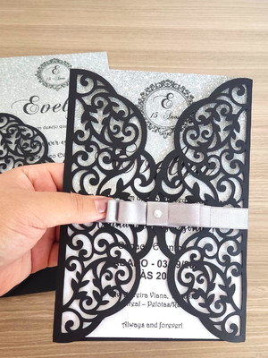 Convite luxo preto envelope cortado a laser 15 anos