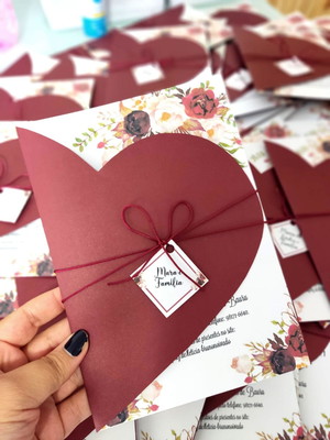 Convite envelope coração para casamento