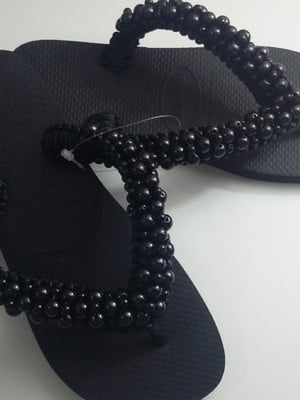 Chinelo havaianas decorado com pérolas