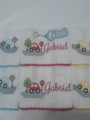 Fraldas de boca bordadas