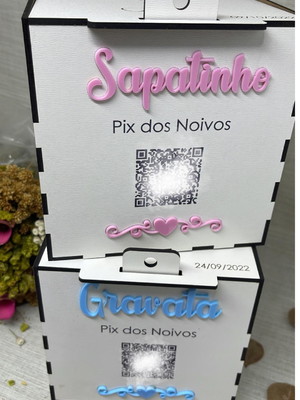 2 caixas pix sapatinho e gravata acrílico leitoso