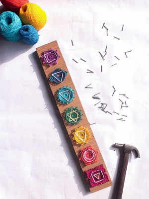 Quadro 7 chakras - string art feito a mão com prego e linha