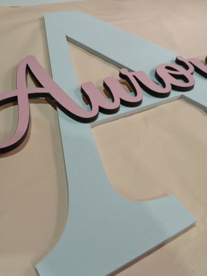 Letra grande inicial decorativa com nome aurora personalizad
