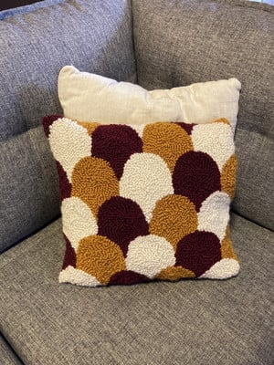 Capa de almofada em punch needle