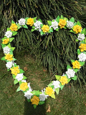 Coroa de flores(guirlanda) coração mini rosas artif. em eva