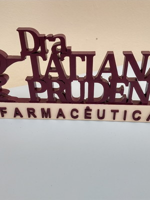 Placa com nome e profissão em mdf