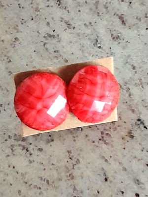 Brinco vermelho
