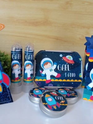 Combo astronauta com 80 lembranças personalizadas