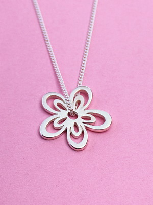 Colar de prata flor
