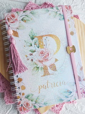 Caderno floral personalizado com letra