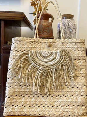 Bolsas de palha com macramê