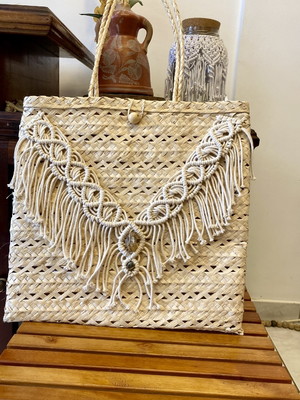 Bolsas de palha com macramê