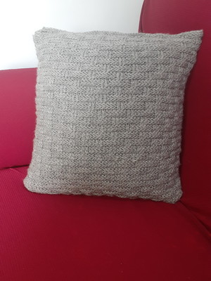 Capa de almofada em trico manual ponto cesta