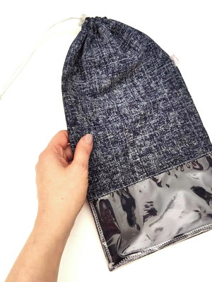 Saquinho com visor e fecho porta chinelo rasteira preto esto