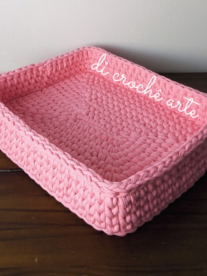 Bandeja kit higiene de bebê em crochê rosa 34x27x7cm