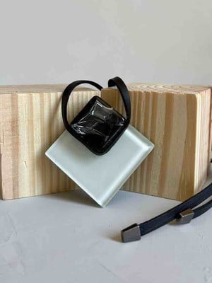 Colar pêndulo branco
