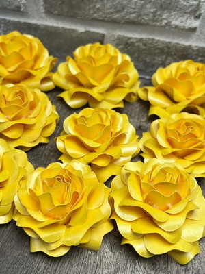 Flores de papel para decoração de bolo
