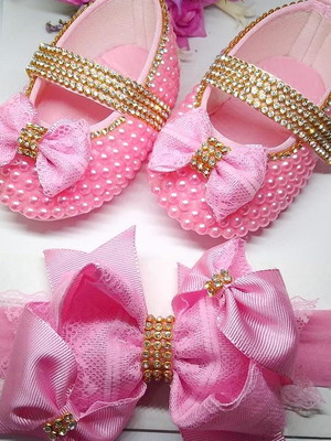 Sapatinho de pérolas rosa com laço rn frete gratis