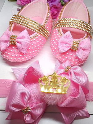 Sapatinho de pérolas rosa com laço coroa rn frete gratis
