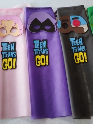 Máscaras e capa jovens titãs