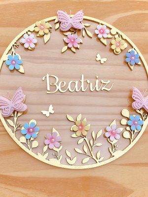 Enfeite porta maternidade floral acrílico e espelho