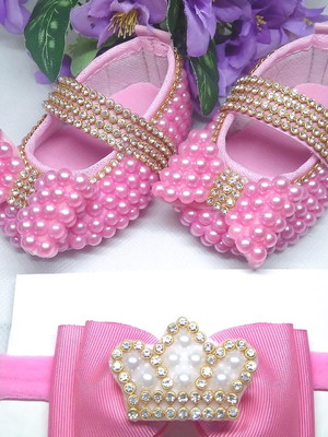 Sapatinho de pérolas com laço coroa rosa bebe