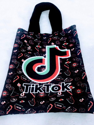 Bolsinha cute personalizada tiktok| tam. 17x20 cm