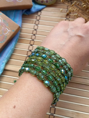 Kit pulseiras de macramê com cristais de vidro