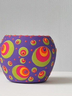 Vaso de plantas pintado a mão