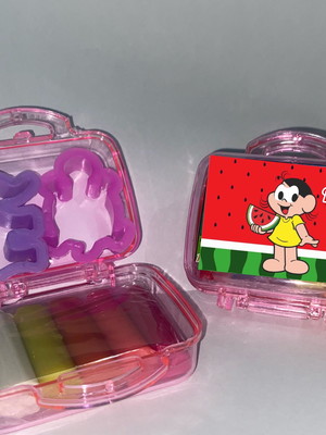 Mini maleta mais massinha e molde magali
